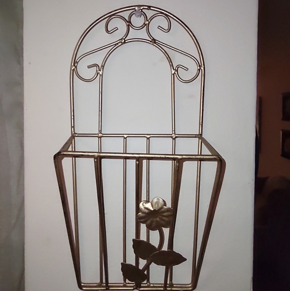 Letter Holder Wall in Gold Metal - Picture 3 of 9